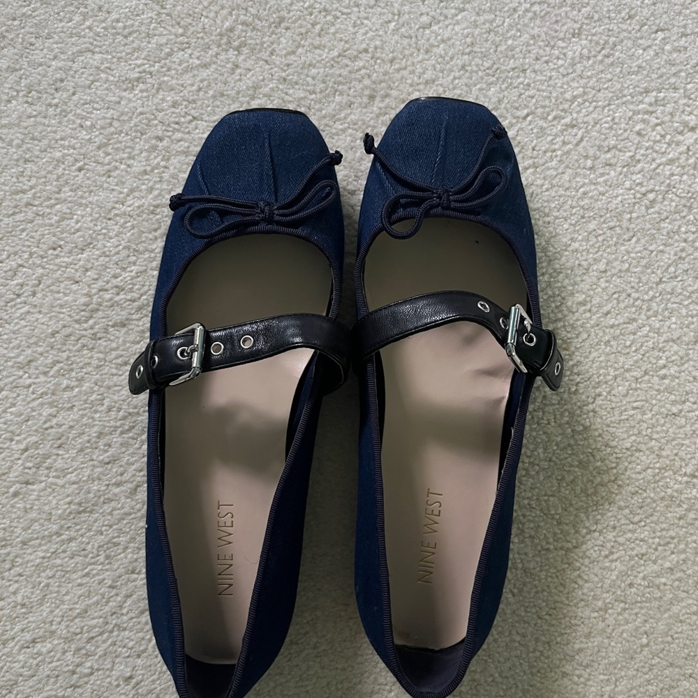 Nine West Women's Navy and Black Ballet Flats